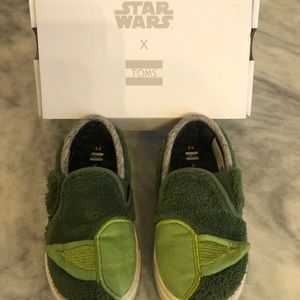 Star Wars Yoda Terry Cloth TOMS Size 7 T